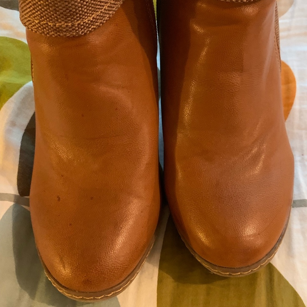 Tan boots - Picture 3 of 5